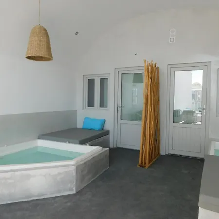 Fira Canava Rooms 公寓 *